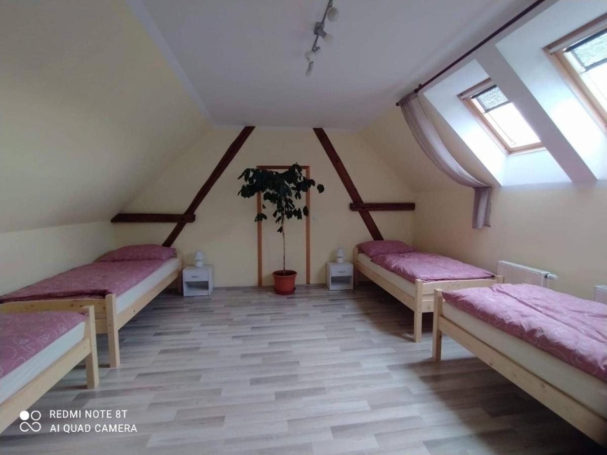 Ubytovani Nadeje Klec Luaran gambar
